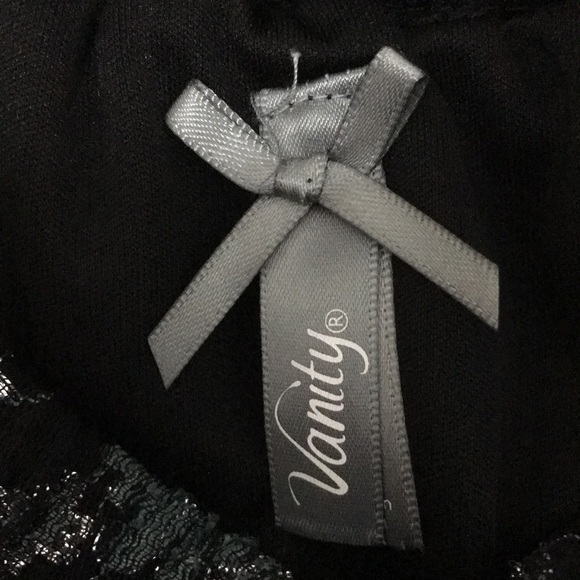 Vanity Lace Mini skirt size small - Picture 6 of 9